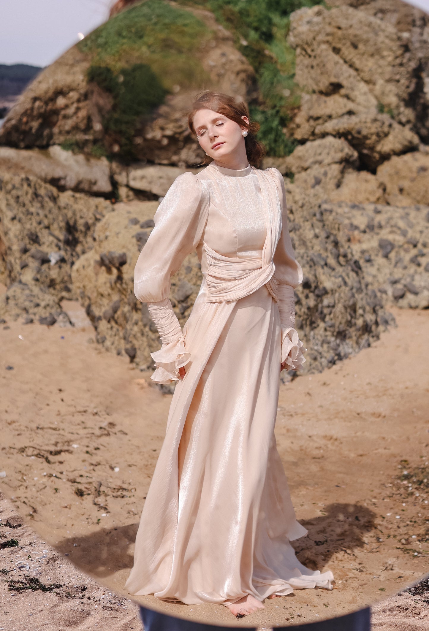 Düğüm Detaylı Parlak Kırınkıl Elbise - Bej & Ekru - 20258