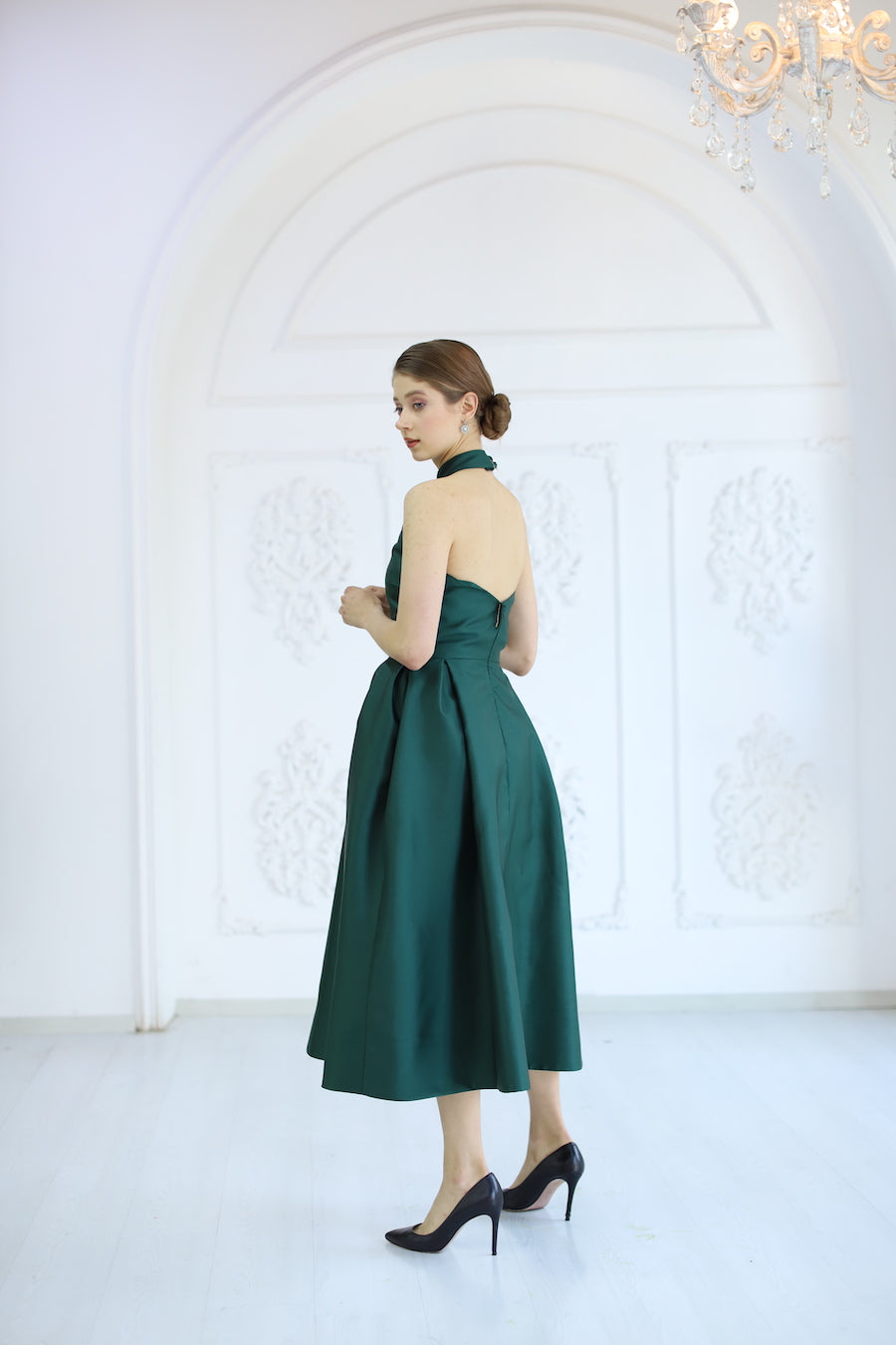 Robe mi-longue en satin écru