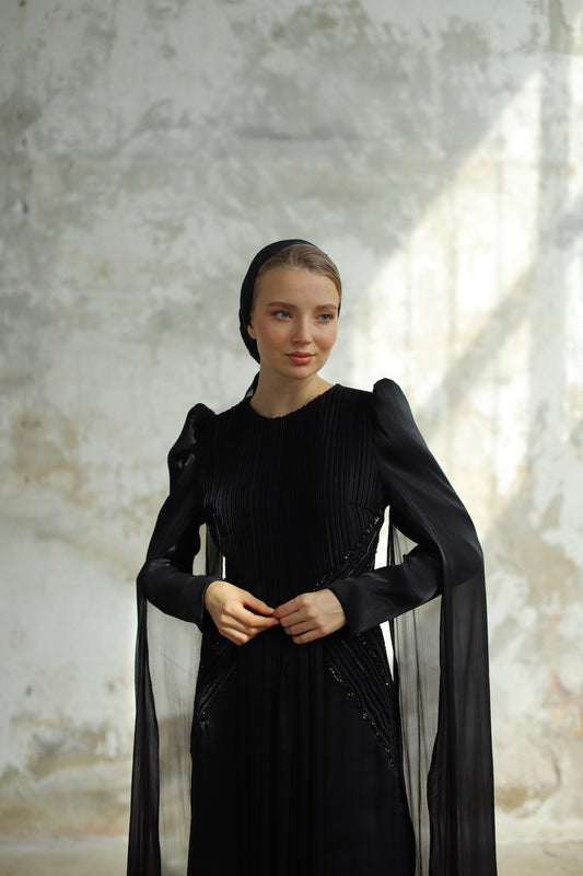 Omzu Şallı Siyah Abiye Elbise