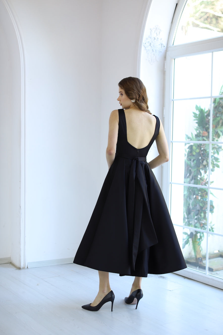 Robe mi-longue en satin écru