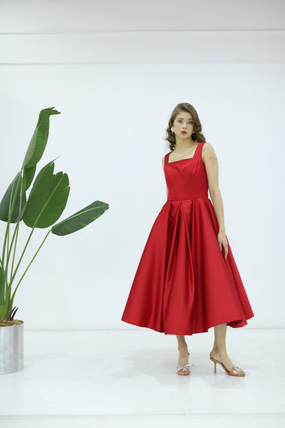 Robe mi-longue en satin écru