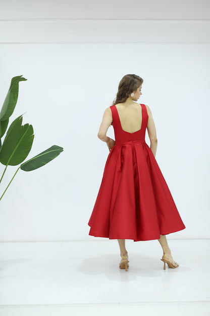 Robe mi-longue en satin écru