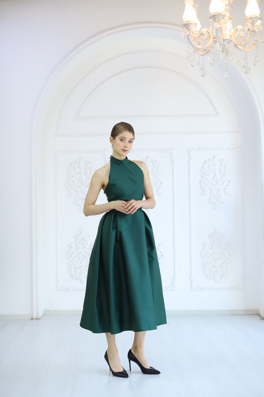 Robe mi-longue en satin écru