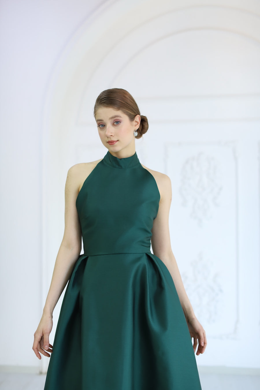 Robe mi-longue en satin écru