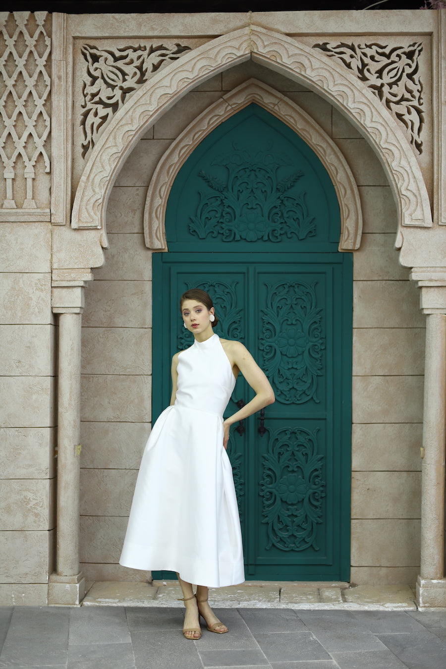Robe mi-longue en satin écru