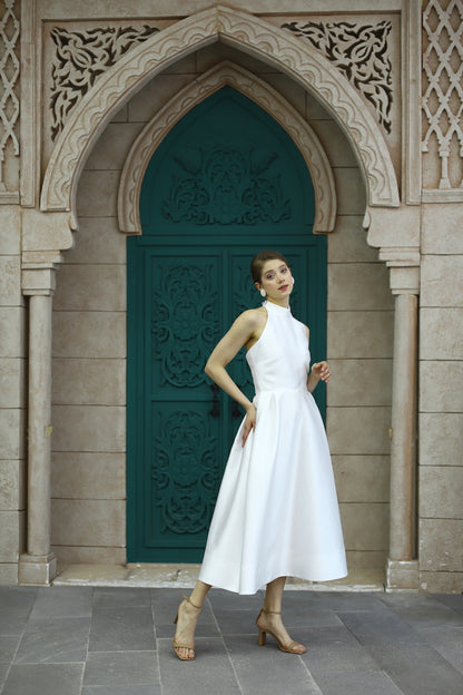 Robe mi-longue en satin écru