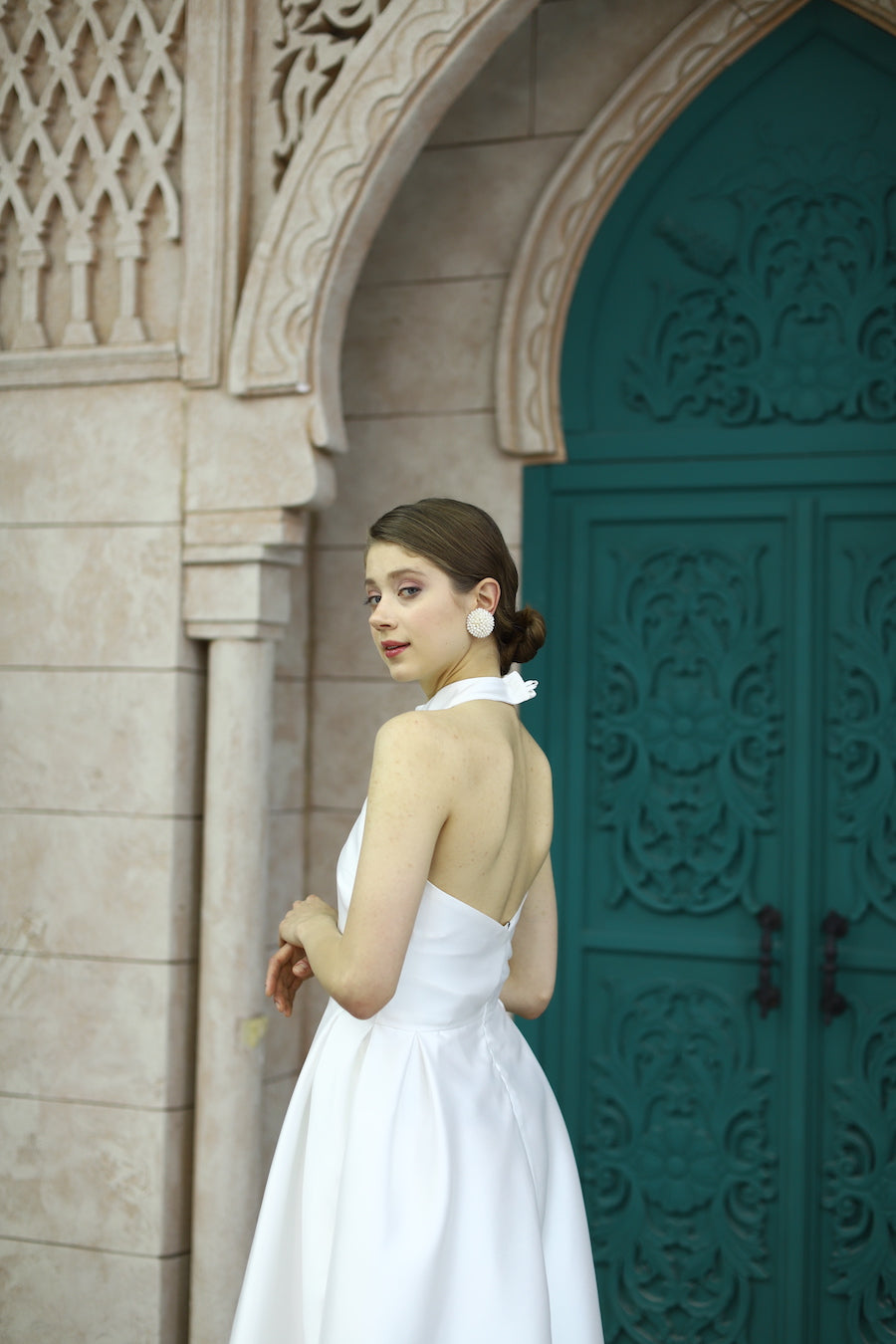 Robe mi-longue en satin écru