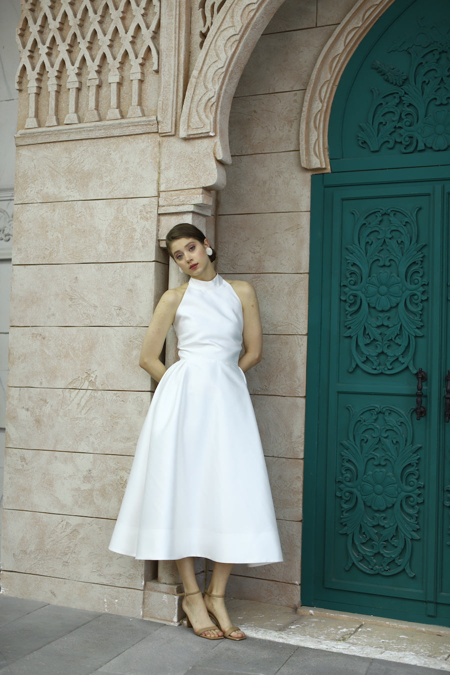 Robe mi-longue en satin écru