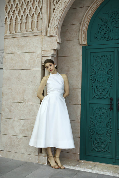 Robe mi-longue en satin écru