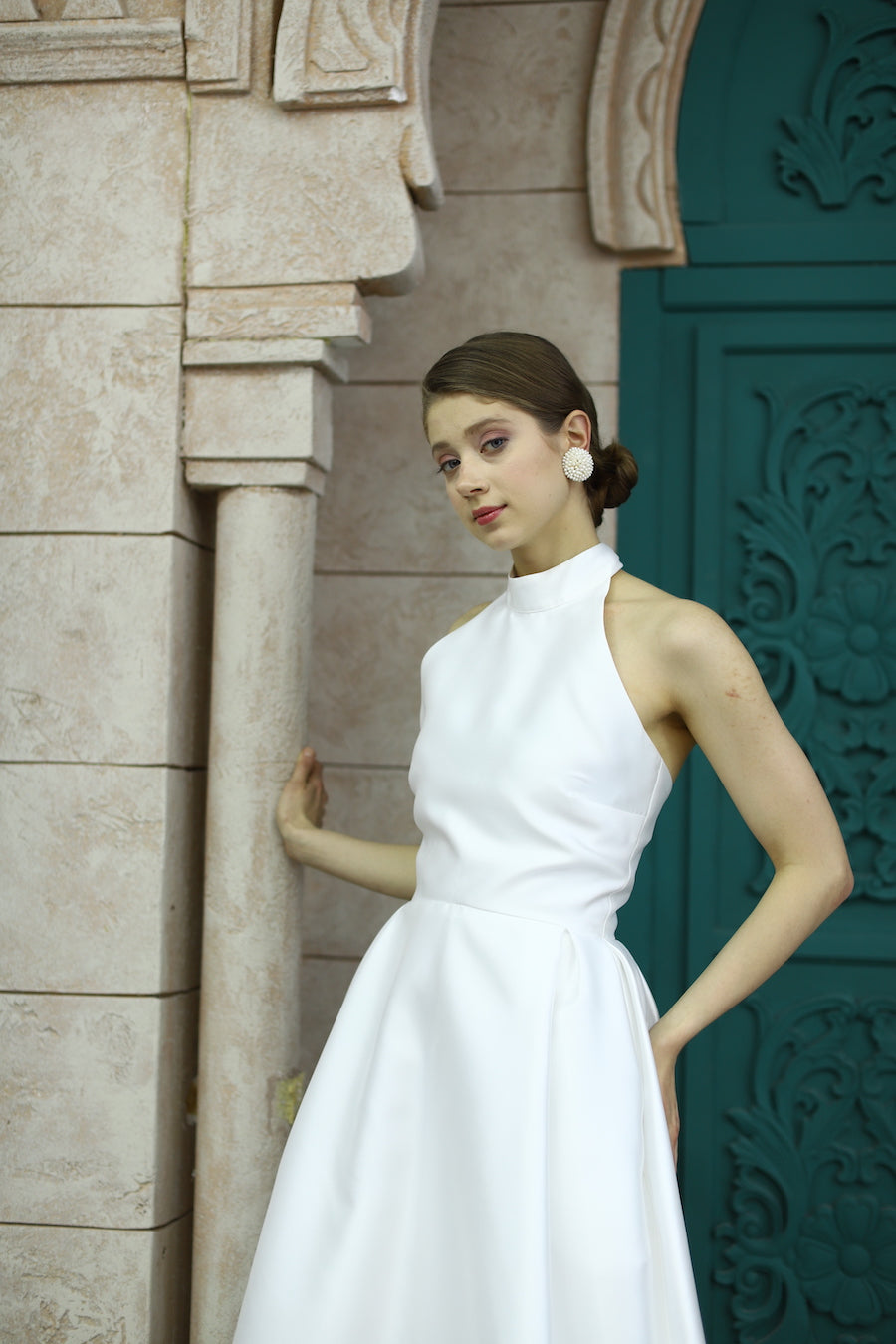 Robe mi-longue en satin écru