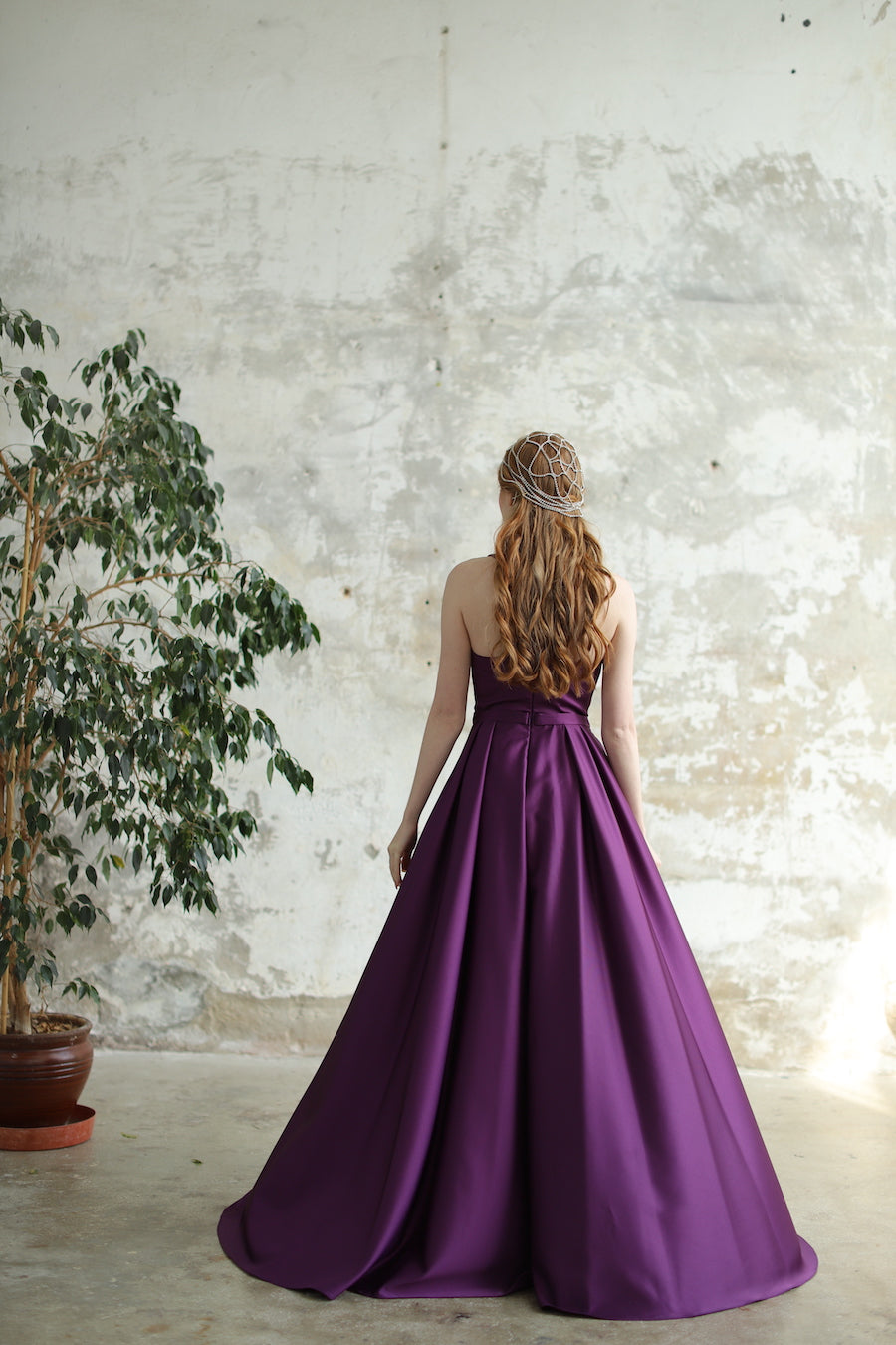 Robe violette longue à encolure en cœur