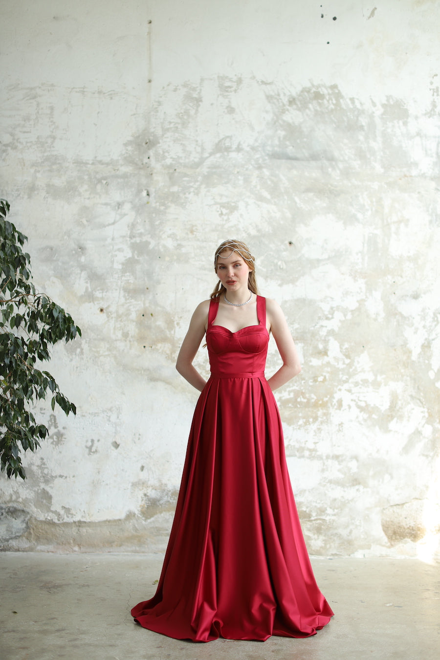 Robe rouge longue à décolleté en cœur