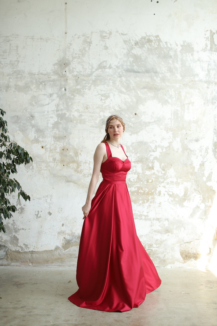 Robe rouge longue à décolleté en cœur