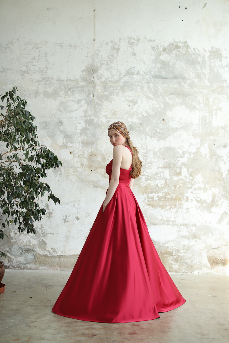 Robe rouge longue à décolleté en cœur