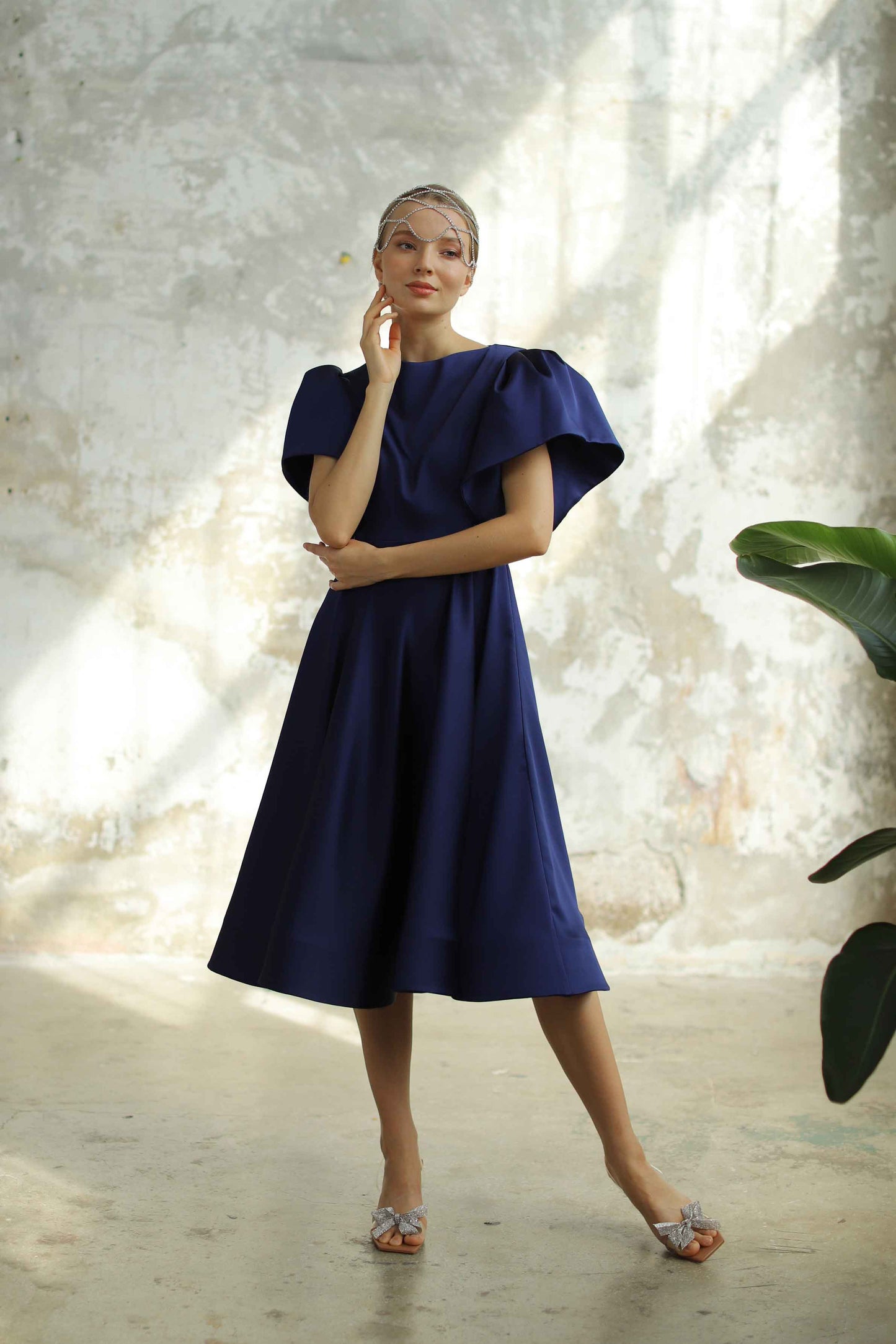 Robe mi-longue en satin écru