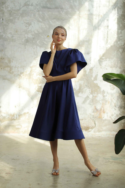 Robe mi-longue en satin écru