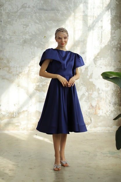 Robe mi-longue en satin écru