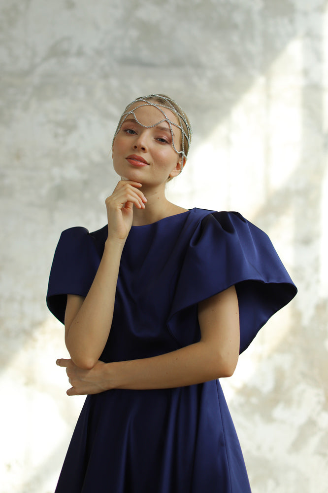 Robe mi-longue en satin écru