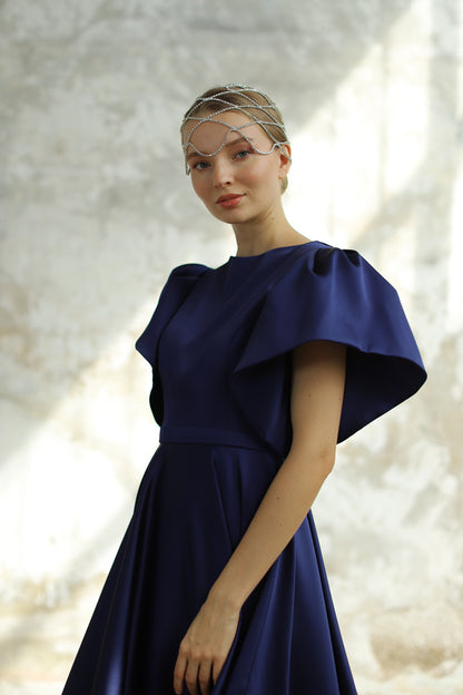 Robe mi-longue en satin écru