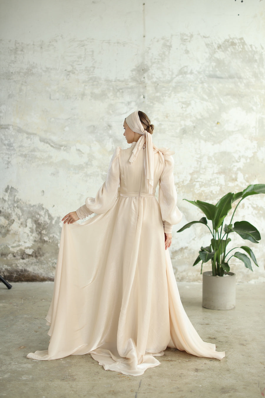 Çiçek Detaylı Manolya Elbise Bej