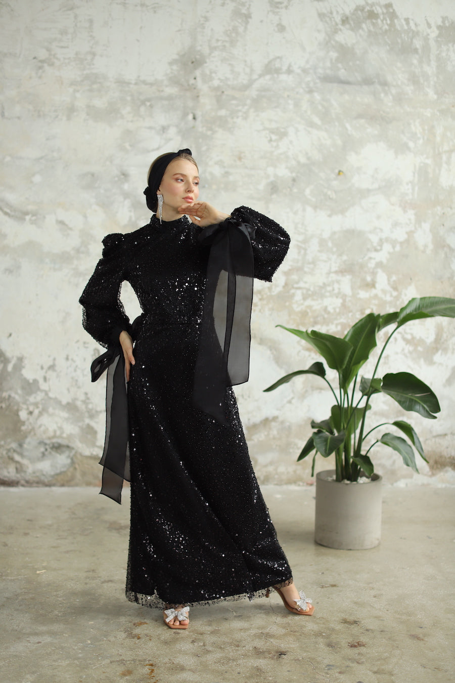 Bocuklu Manşet Kurdelalı Siyah Kalem Elbise