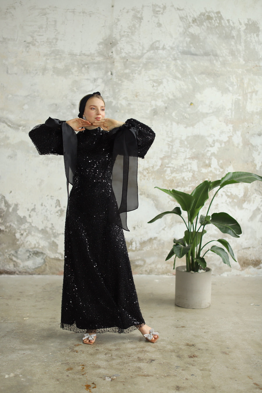 Bocuklu Manşet Kurdelalı Siyah Kalem Elbise