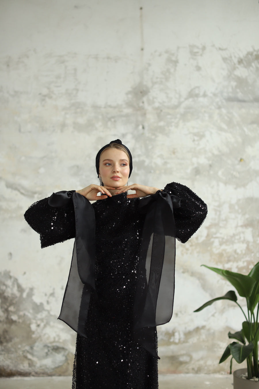 Bocuklu Manşet Kurdelalı Siyah Kalem Elbise