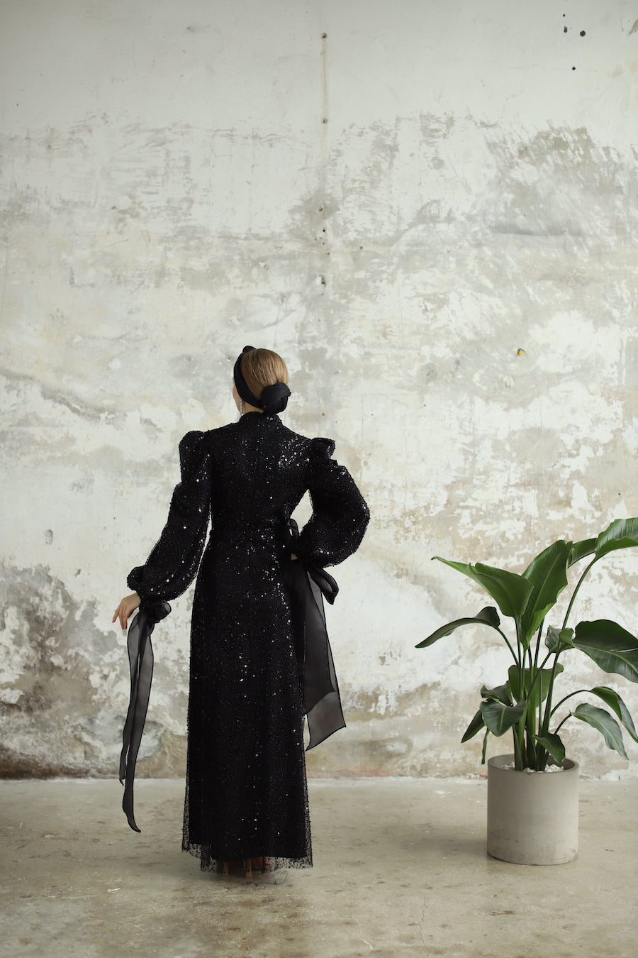 Bocuklu Manşet Kurdelalı Siyah Kalem Elbise