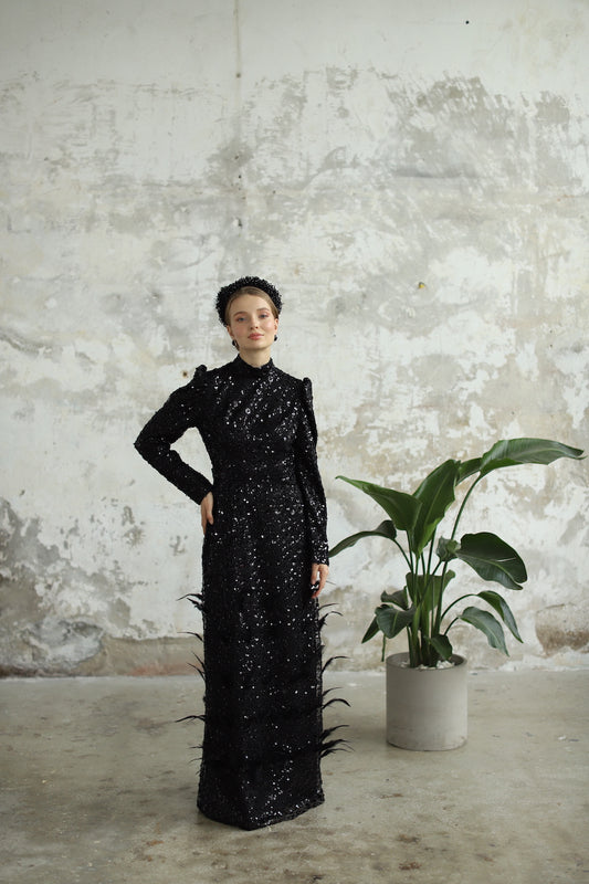 Eteği Tüy Detaylı Siyah Kalem Elbise