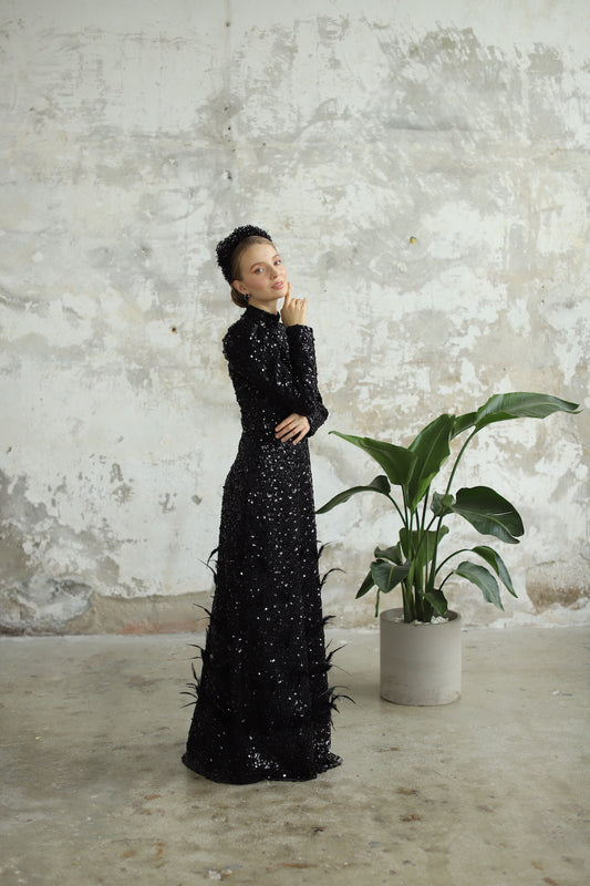 Eteği Tüy Detaylı Siyah Kalem Elbise