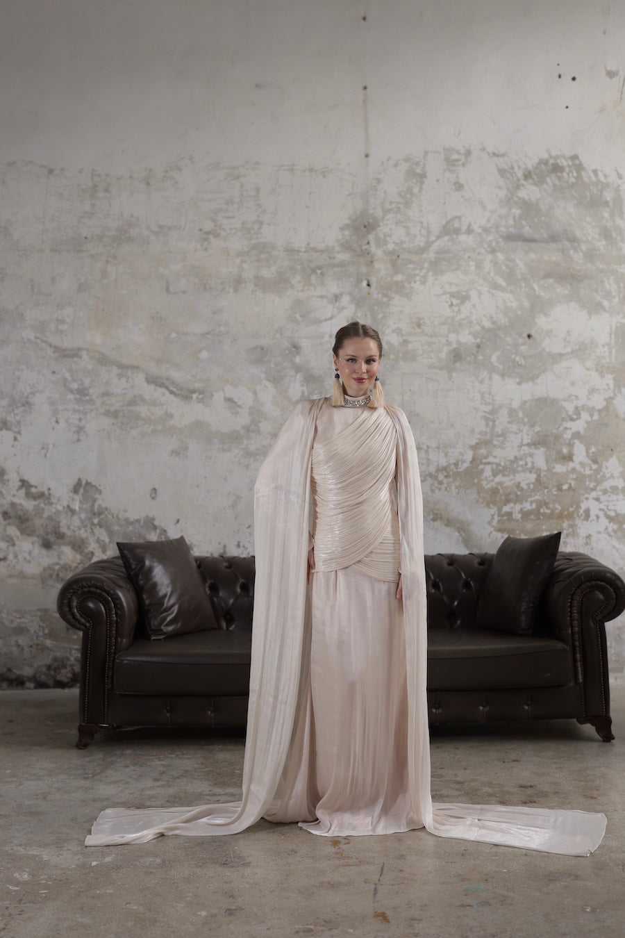 Çıkarılabilir Şal Detaylı Taş İşlemeli Elbise Bej 20261