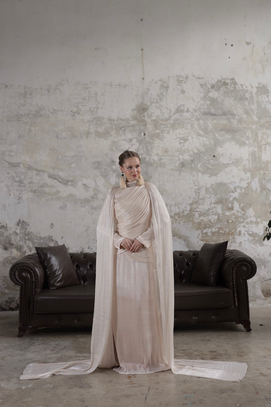 Çıkarılabilir Şal Detaylı Taş İşlemeli Elbise Bej 20261