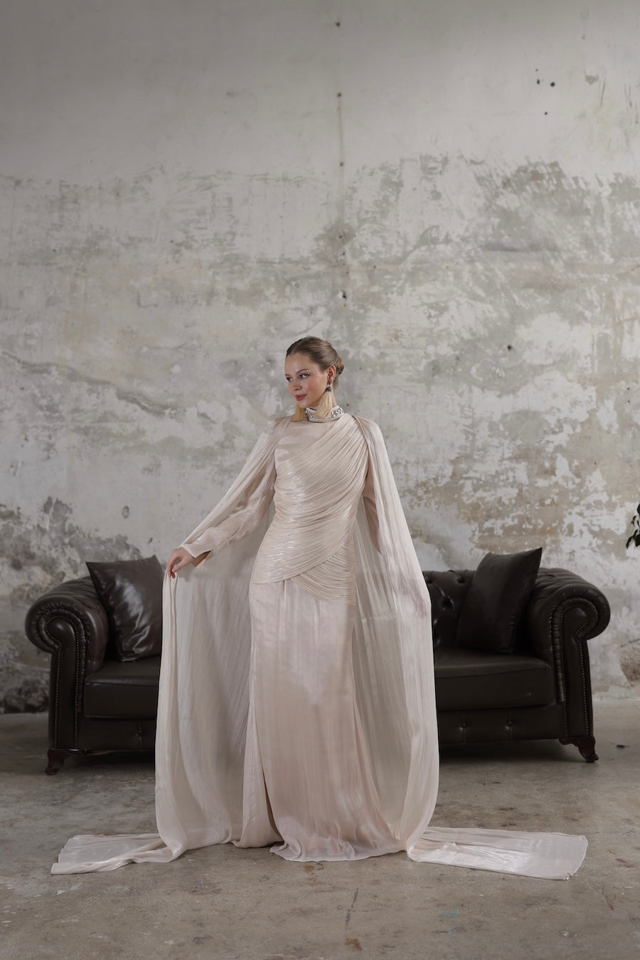 Çıkarılabilir Şal Detaylı Taş İşlemeli Elbise Bej 20261