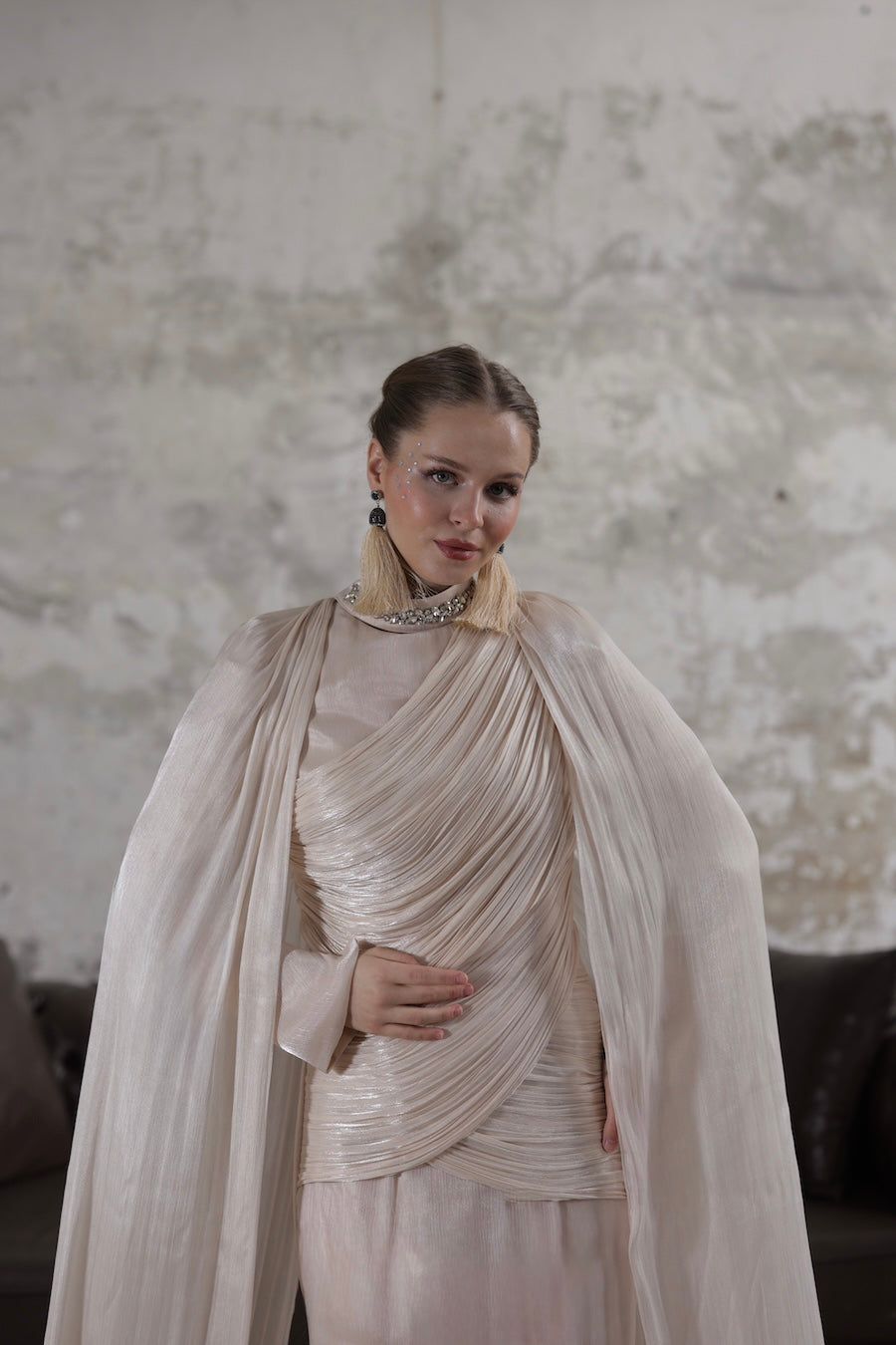 Çıkarılabilir Şal Detaylı Taş İşlemeli Elbise Bej 20261