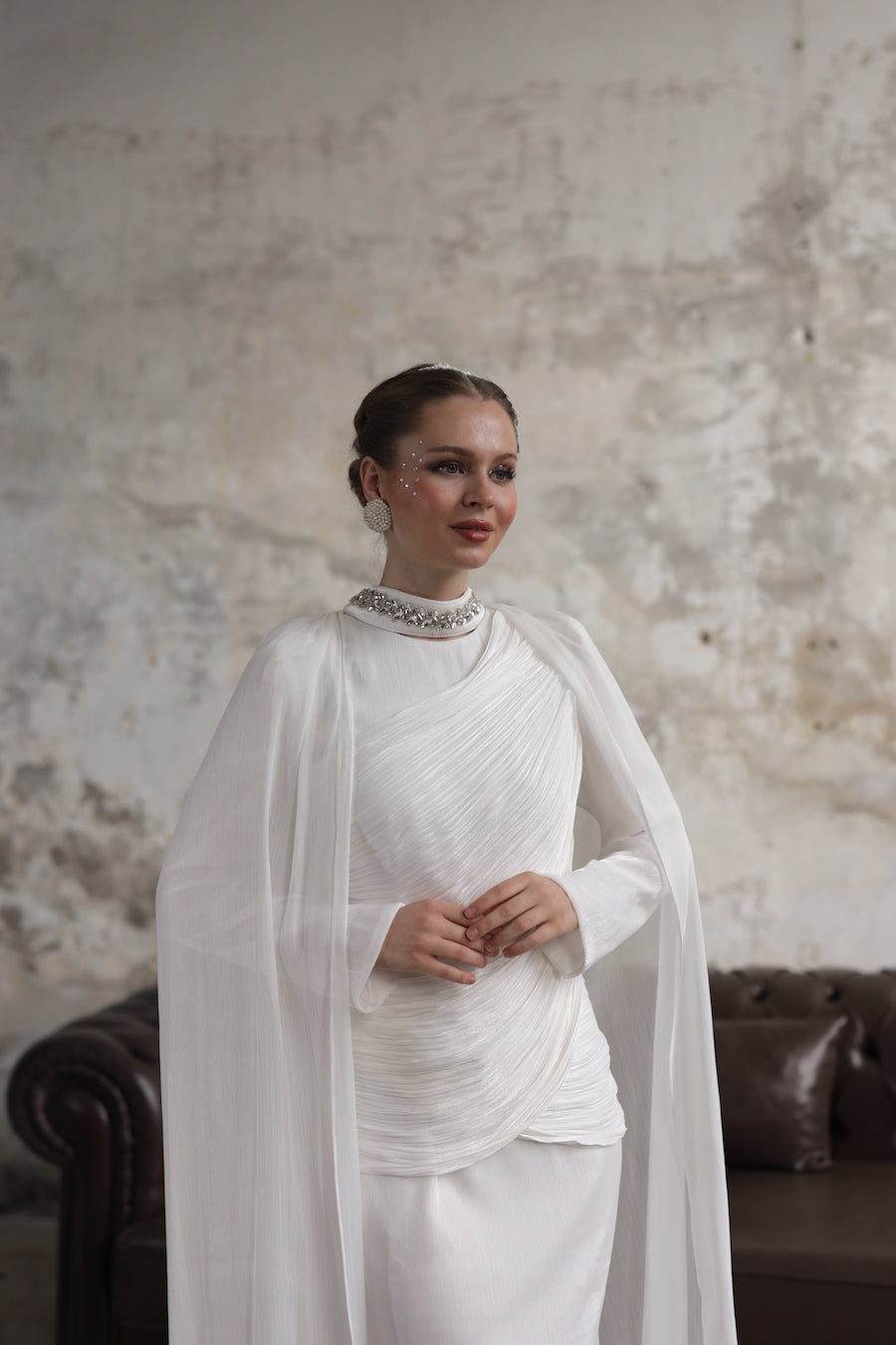 Çıkarılabilir Şal Detaylı Taş İşlemeli Elbise Ekru 20261