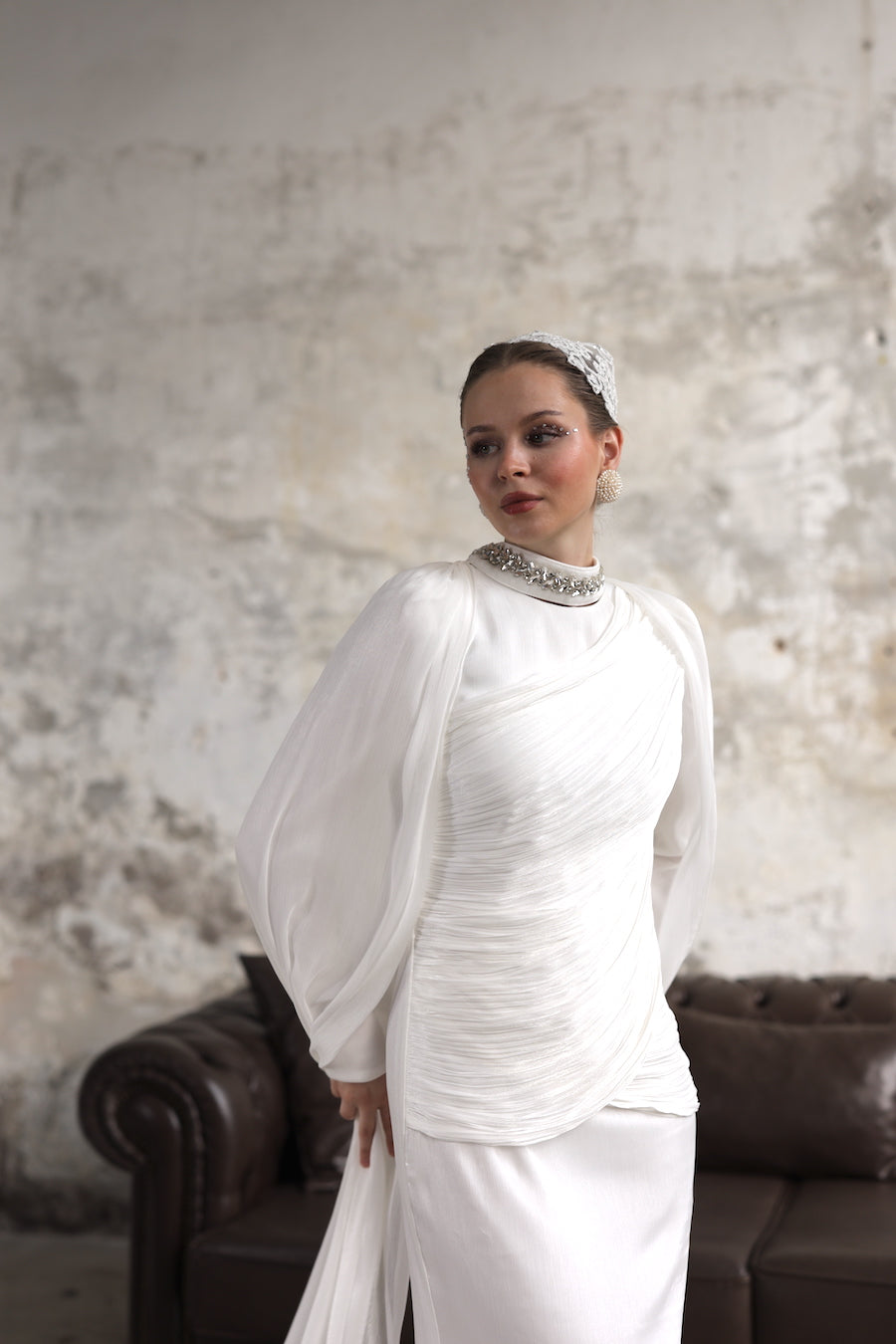 Çıkarılabilir Şal Detaylı Taş İşlemeli Elbise Ekru 20261