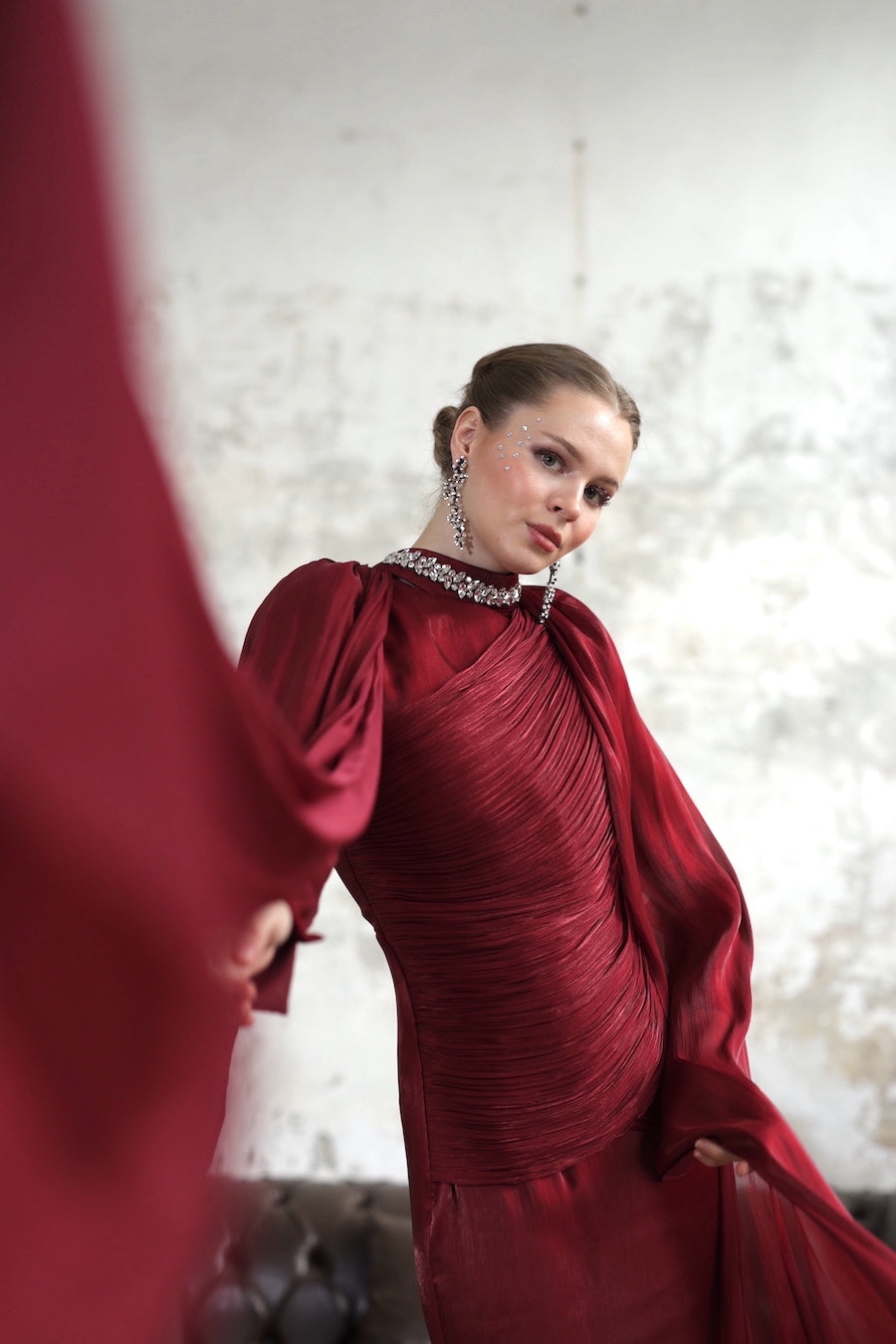 Çıkarılabilir Şal Detaylı Taş İşlemeli Elbise Bordo 20261