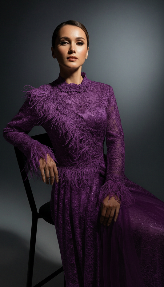 Tüy Detaylı Simli Abiye Elbise – Uzun Kollu, Zarif ve Özel Tasarım