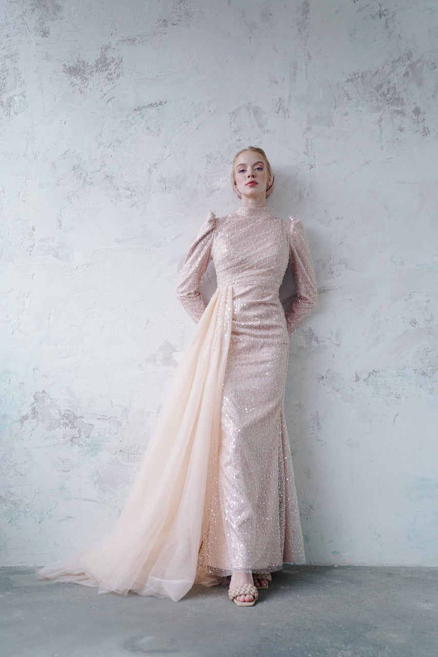 שמלת ערב נוצצת בצבע נחושת