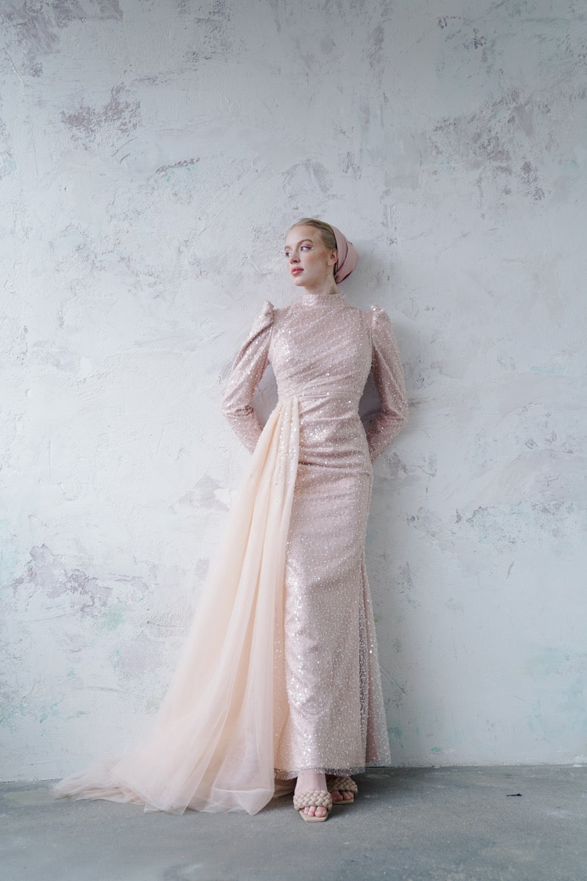 שמלת ערב נוצצת בצבע נחושת