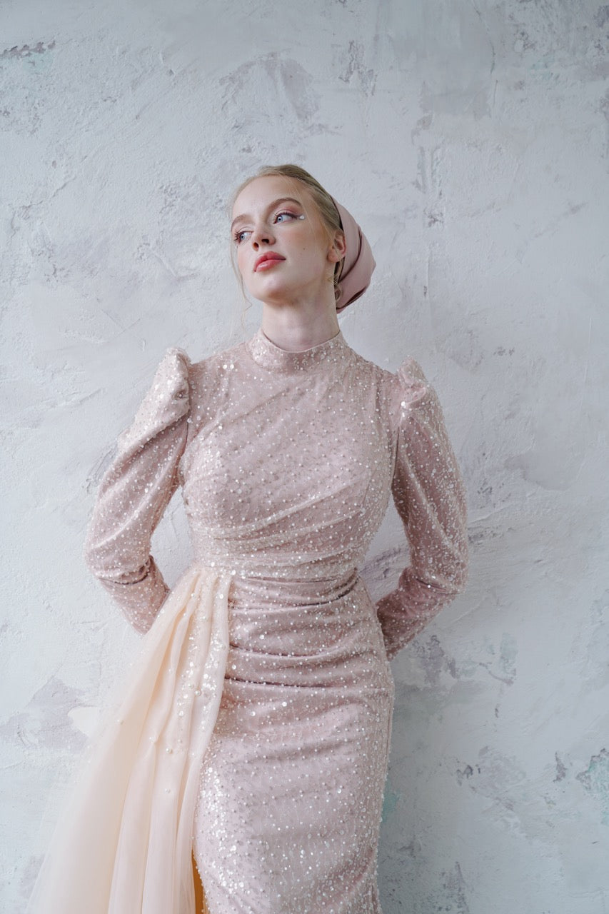 שמלת ערב נוצצת בצבע נחושת