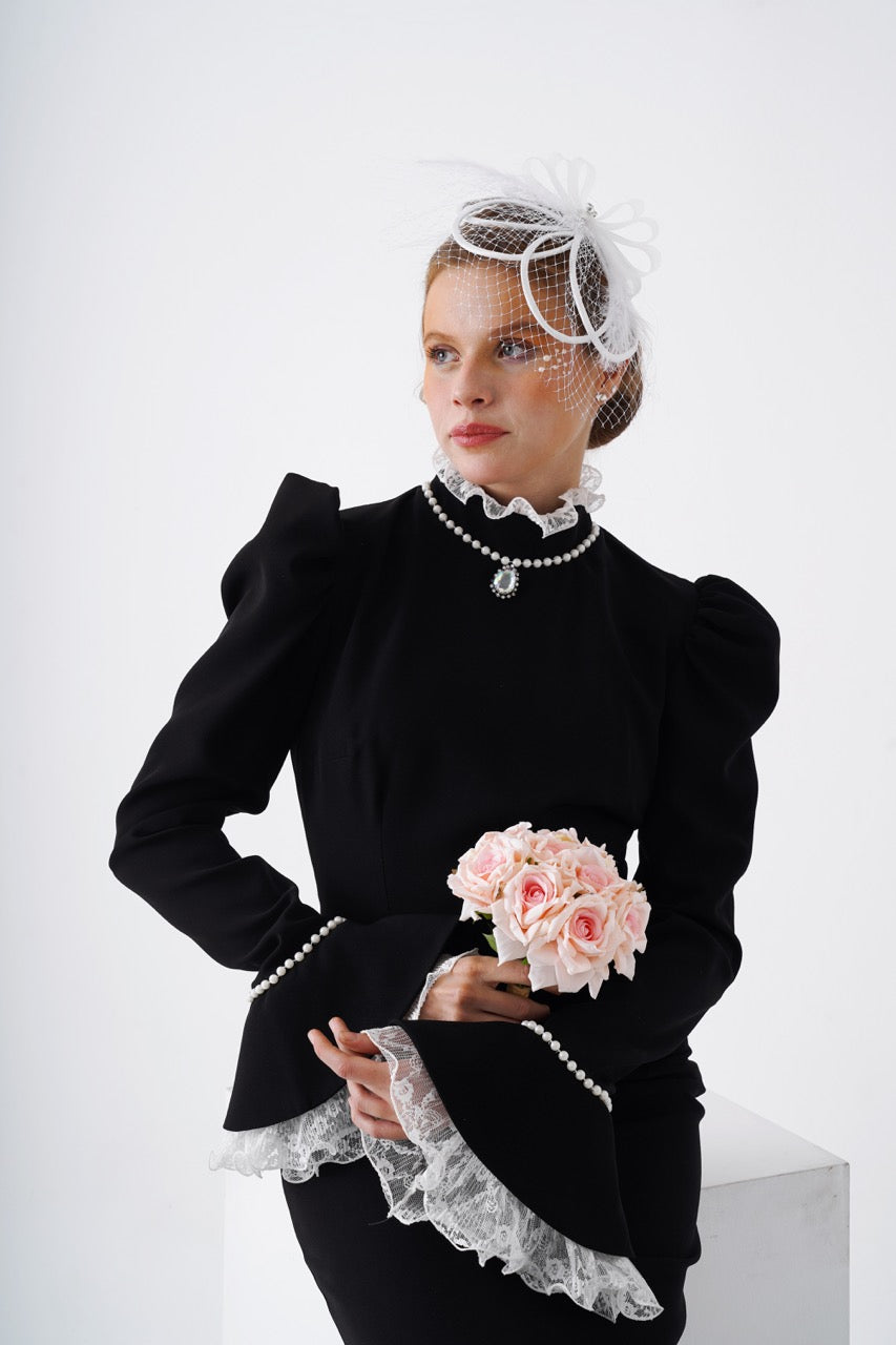 Puderfarbenes Abendkleid mit Steinschleier