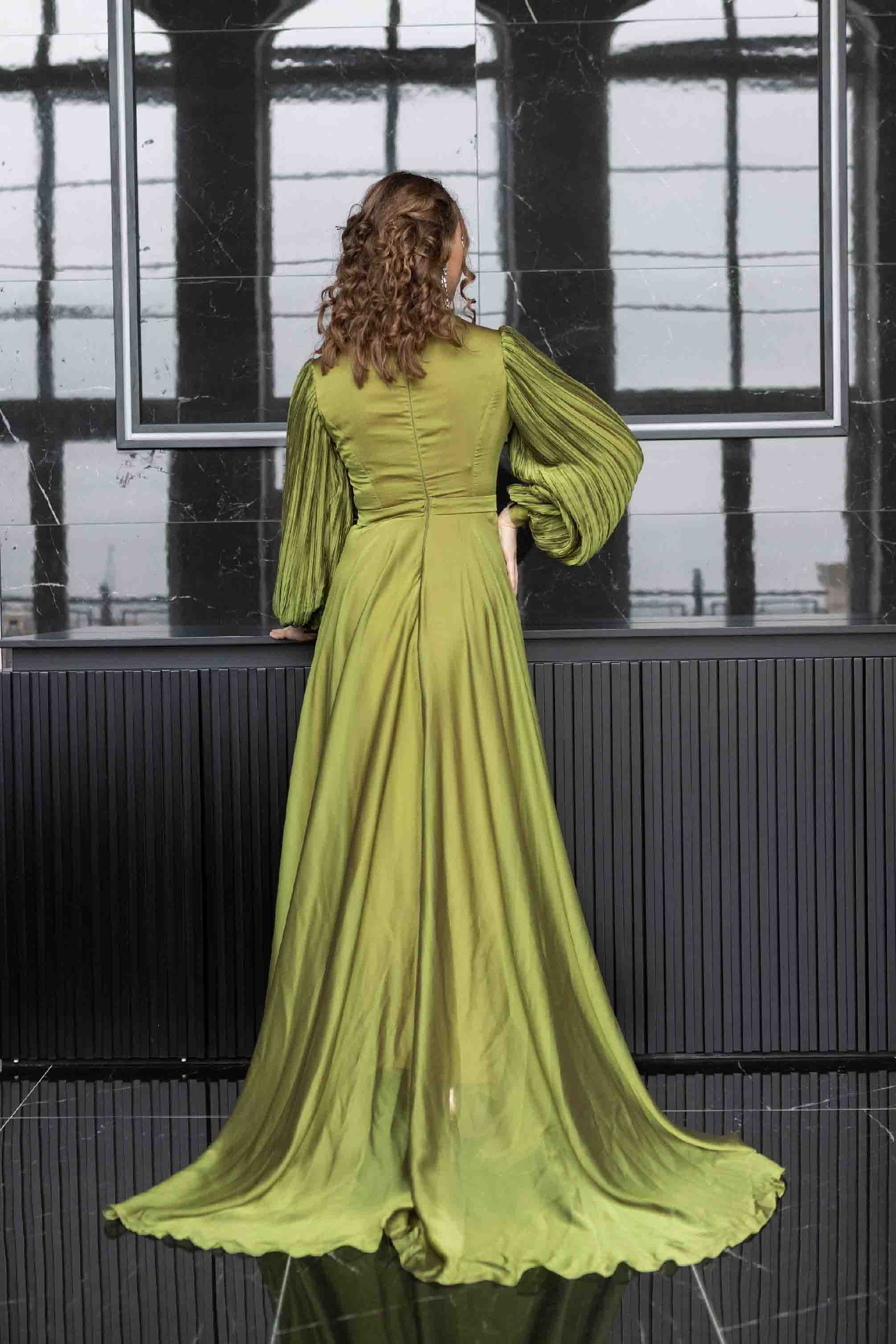Yeşil Plise Kollu Abiye Elbise